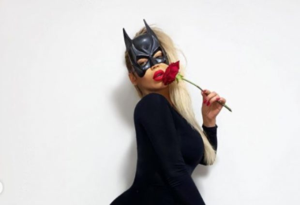 E NGUJUAR NË SHTËPI/ Ja si zgjodhi Fjolla Morina ta festojë këtë “Halloween” (FOTOT)