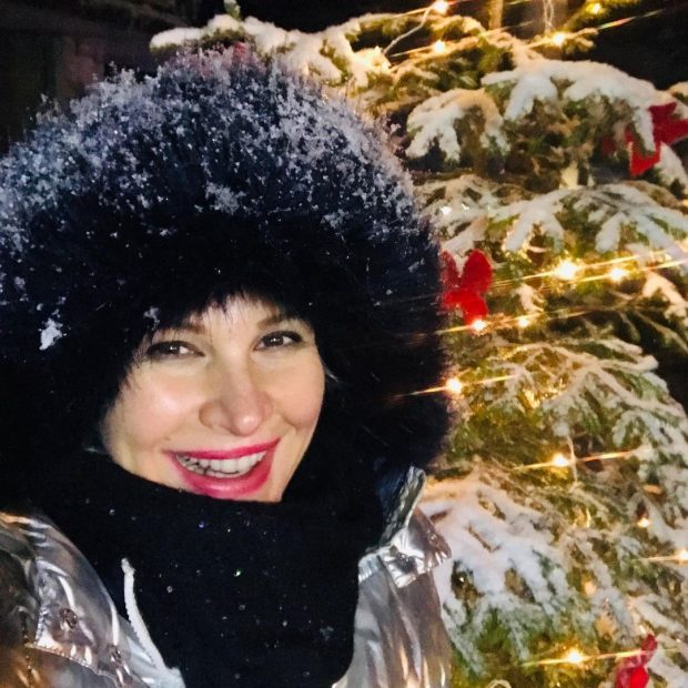 “JETA E NATËS…”/ Rudina Magjistari ndan momentet e bukura me bashkëshortin duke u argëtuar në dëborë