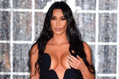 PUBLIKON FOTON “BOMBË”/ Kim Kardashian shfaqet tërësisht nudo në “Instagram”