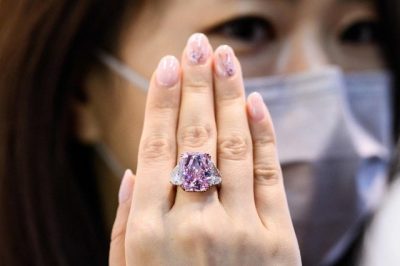 “THE SAKURA”/ Ky diamant rozë u shit në ankand për shumën marramendëse (FOTO)