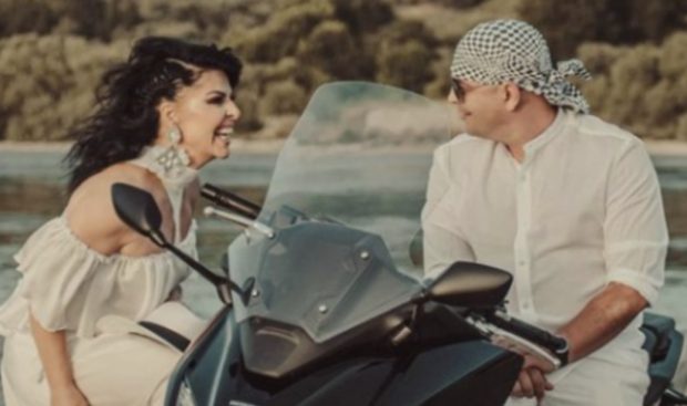 NUK FSHIHET MË/ Bashkëshorti i Aurela Gaçes shfaqet në videoklipin e ri
