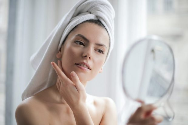 SI TË RUANI LËKURËN GJATË VAPËS? Ndiqni këshillat nga dermatologët
