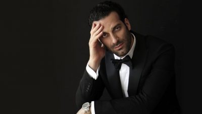 “S’DESHA TA ANULOJ”/ Nëna i ndërron jetë 2 orë para koncertit, tenori shqiptar del para publikut