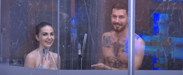 “ALARM, ALARM”/ Beatrix dhe Donaldi lahen sërish bashkë, biseda që bënë në dush (VIDEO)