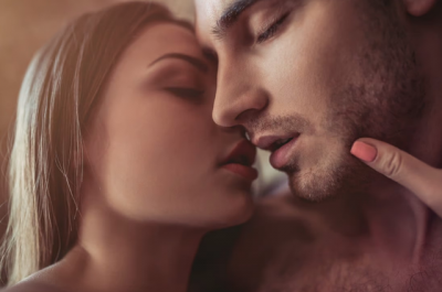 VAJZAT I URREJNË/ Këto janë 6 gabimet fatale që bëjnë meshkujt gjatë puthjes