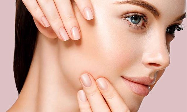 KUJDES! 5 gjërat që nuk duhet t’ja bëni kurrë lëkurës tuaj, sipas dermatologes!