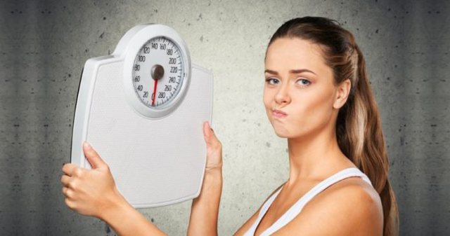 KUJDES! 4 gabimet që bëni kur nisni dietën për të rënë nga pesha