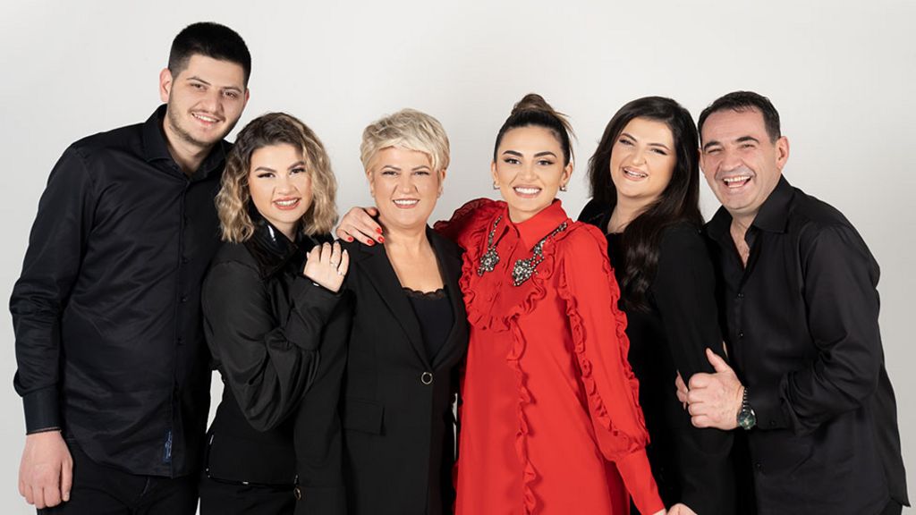 EUROVIZION 2023/ BBC: Kënga shqiptare mesazh i fortë për rëndësinë e familjes