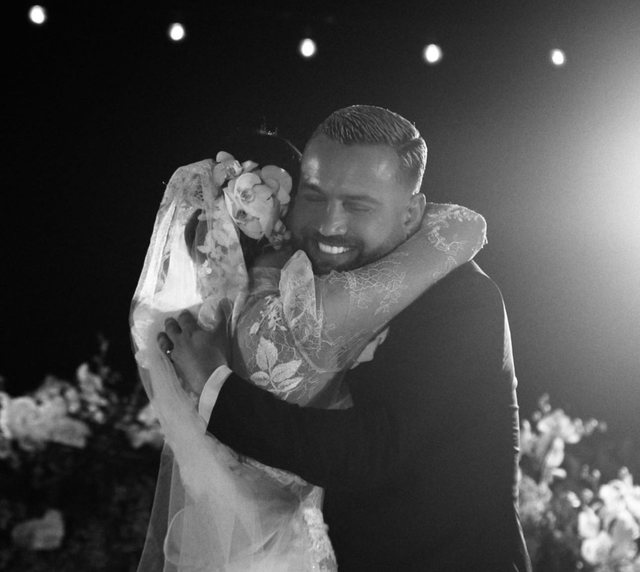 “PO JETOJ NË NJË PËRRALLË…”/ Kiara poston foto nga ceremonia e martesës me dedikimin e veçantë për Luiz Ejllin!
