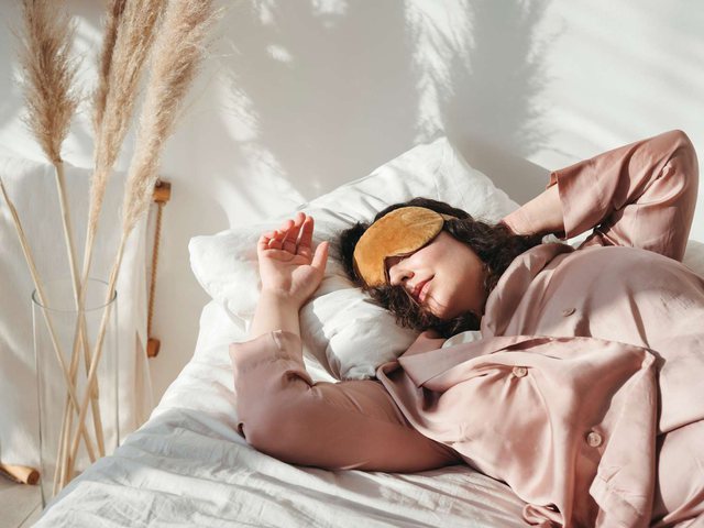 DËSHIRONI TË ZGJOHENI ME ENERGJI? Shkencëtarët zbulojnë orarin e përsosur të gjumit