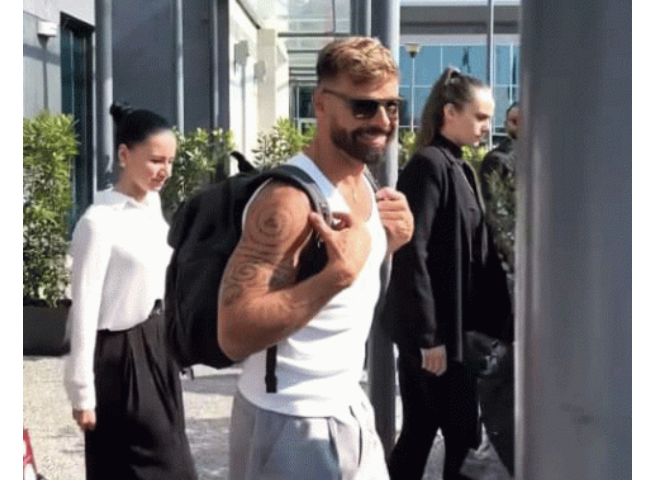 “SHQIPËRI, KEMI ARDHUR”/ Ricky Martin mbërrin në Tiranë dy ditë para koncertit madhështor, ja mesazhi i tij