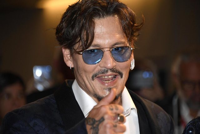 “ABUZON ME…”/ Miqtë e Johnny Depp janë të shqetësuar për gjendjen shëndetësore të tij