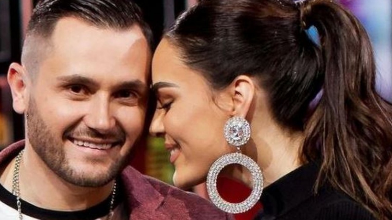 PUBLIKOHEN PAMJET/ Besi dhe Xhensila zyrtarisht të divorcuar, paraqiten në Gjykatë për seancën