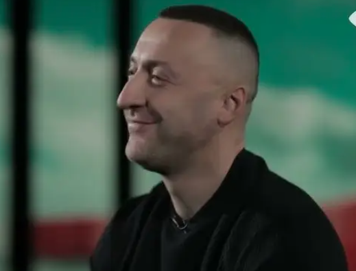 “JAM DASHURU PREJ ASAJ NATE”/ G Bani zbulon romancë të re?