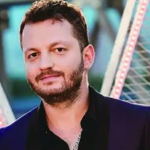 “MIRË SE ERDHE”/ Renis Gjoka bëhet baba për herë të tretë, ndan foton e të porsalindurit