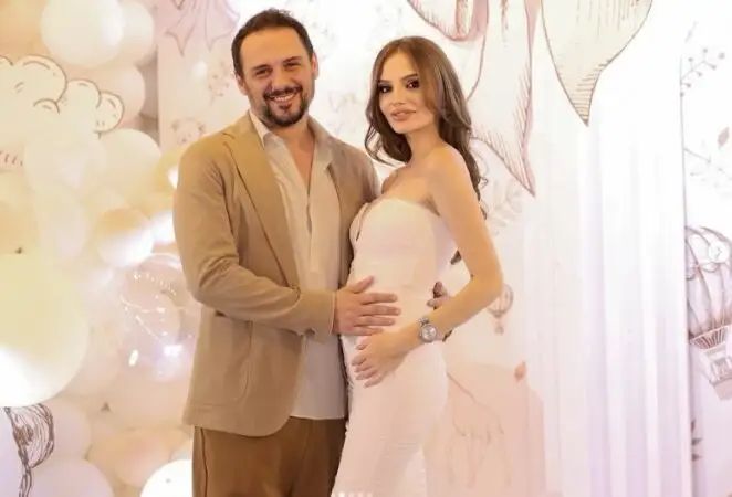“MREKULLIA E MAMIT”/ Ana Lika zbulon për herë të parë portretin e vajzës së saj, Marvel
