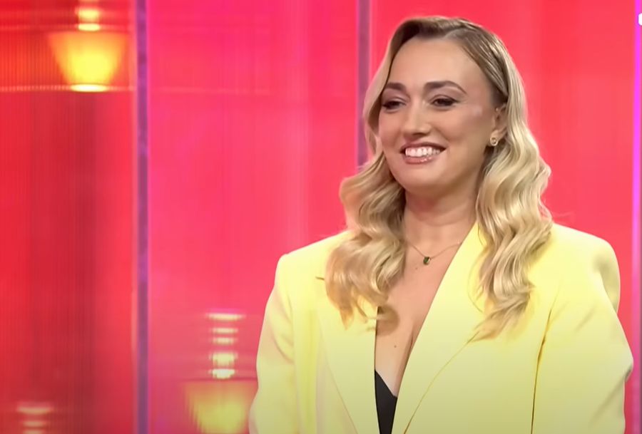 “JAM E FORTË…”/ Evi Reçi rikthehet në Shqipëri: Mbrëmjet pa Kledin janë të vështira