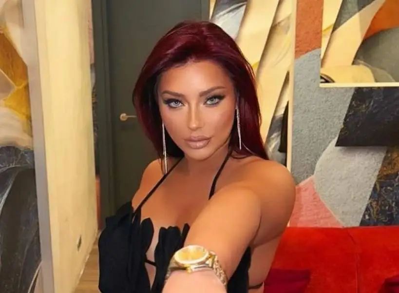 “TË GJITHA DËSHIRAT E ZEMRËS…”/ Ronela Hajati uron partnerin për ditëlindje me këtë foto romantike
