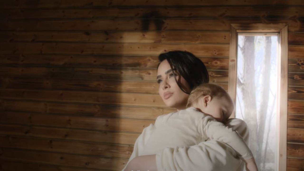 “MË SHPËTOVE JETËN”/ Dedikimi prekës i Xhensila Myrtezajt për 2 vjetorin e të birit: Solle dritë në jetën time…