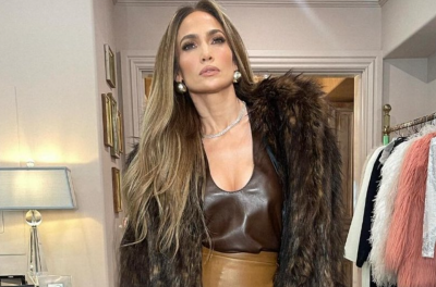 KËSHILLA QË JU DUHET/ Nëse vishni këto streçe, kjo është ngjyra e këpucëve që duhet të zgjidhni për një pamje elegante