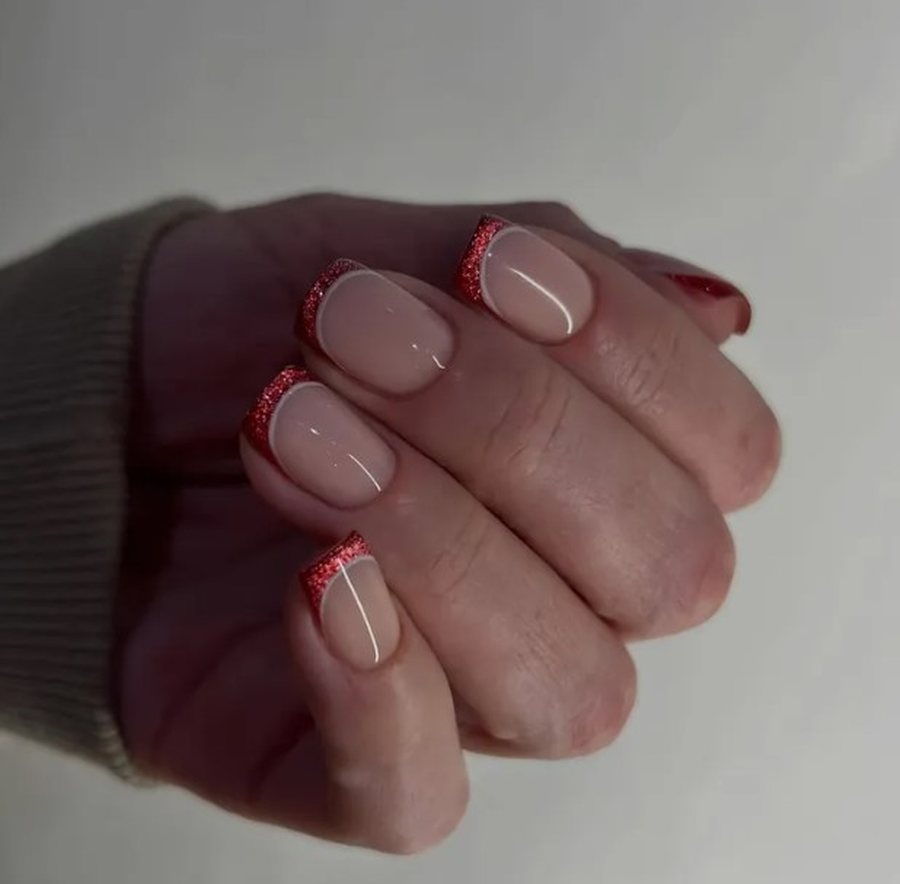 PERFEKTE DHE MINIMALISTE/ Mbi 10 ide për thonjtë e shkurtër që s’dalin nga moda