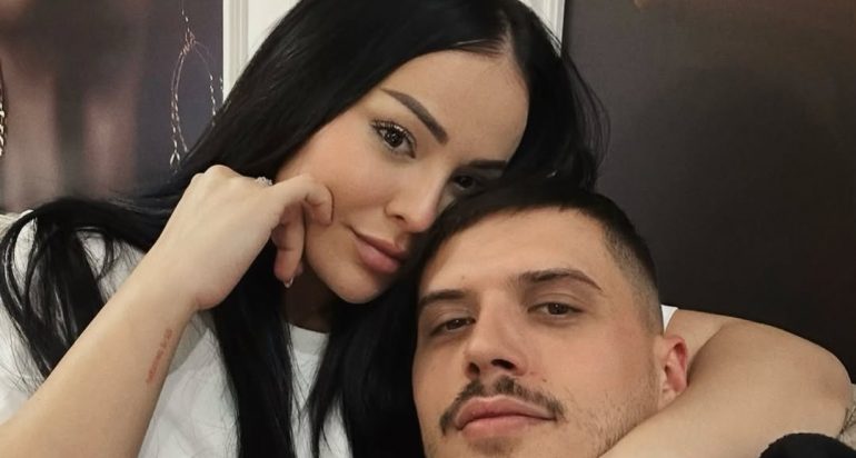 “DY DIEJT E MI”/ Sara Gjordeni ndan momentet e ëmbla pranë Bardhit dhe vajzës