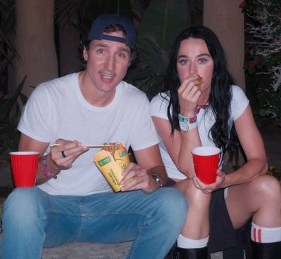 NGA FORUMET EKONOMIKE TE KONCERTET E MËDHA/ Katy Perry dhe Justin Trudeau shfaqen kudo bashkë! Ish-kryeministri kanadez shoqëron partneren në Coachella