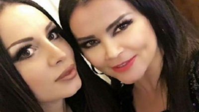 “MBRETËRESHA IME…”/ Vajza e Eli Farës mesazh publik të ëmës pas videove intime në rrjetet sociale: Mbaje kokën lart dhe kurorën drejt